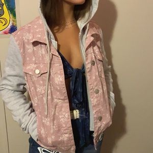 💜Pink Jean Jacket with Paisley Details